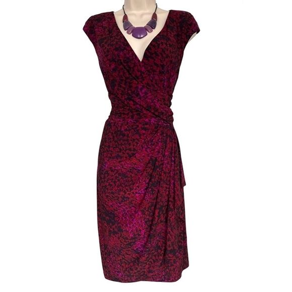 Chaps Red Black Patterned Ruched Mini Dress Vneck Knee Length Cap Sleeve Formal - Picture 1 of 6